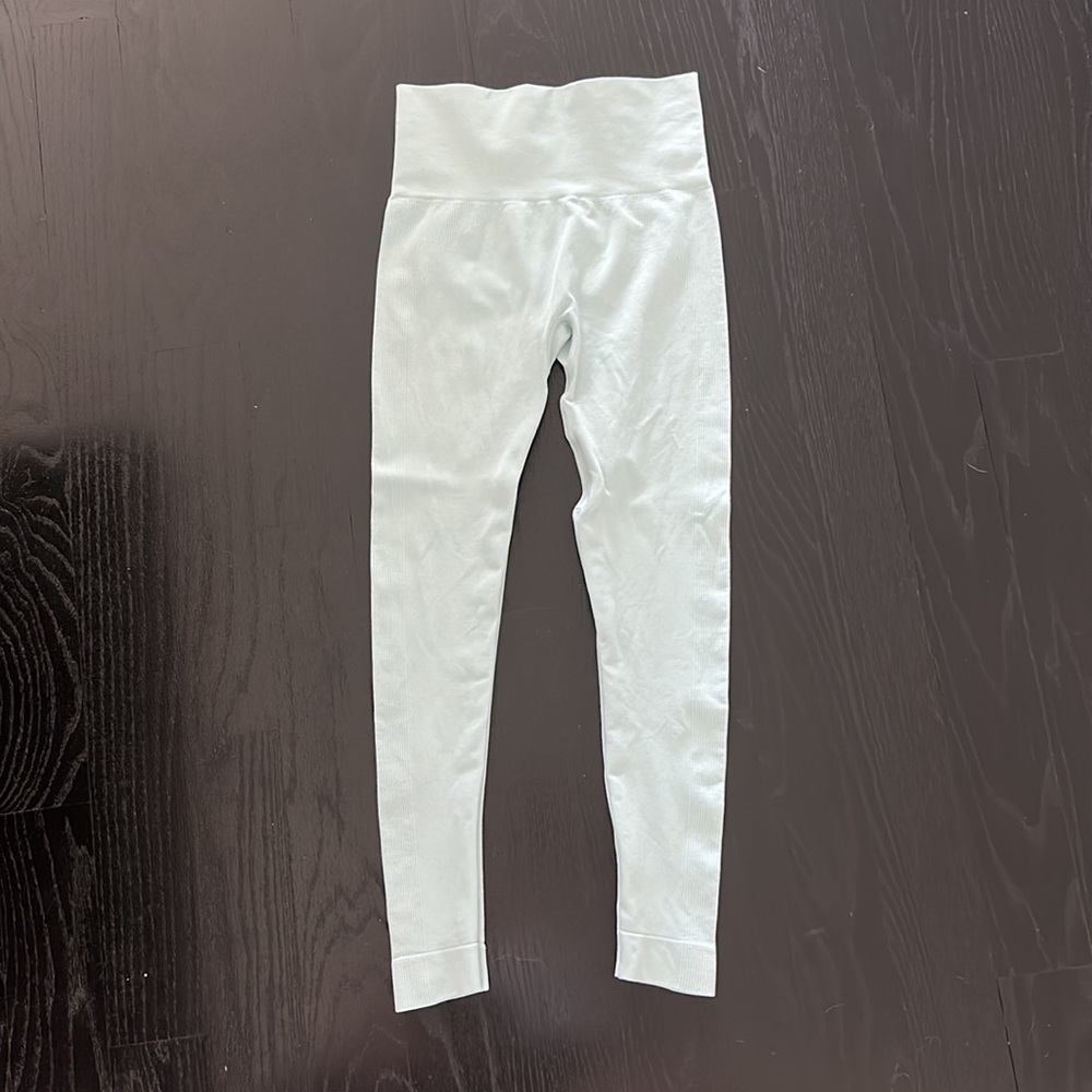 Never been worn Ouai Set active leggings